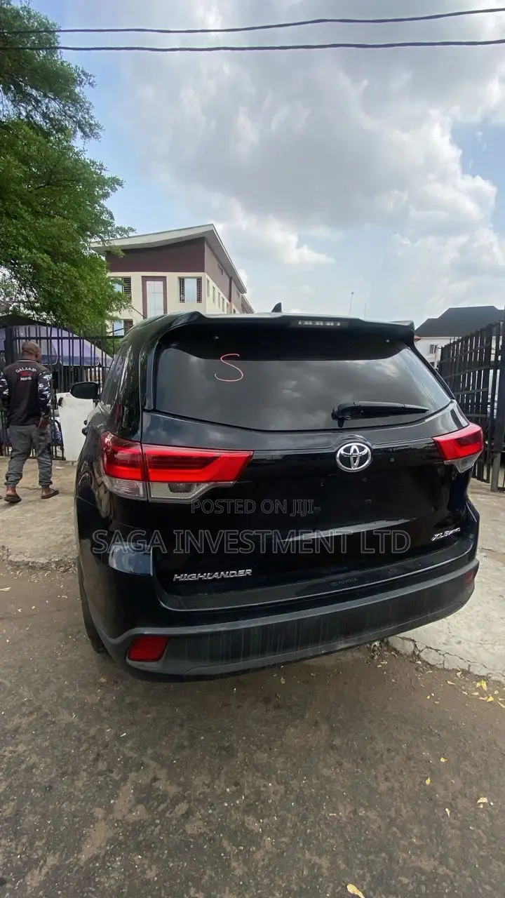Toyota Highlander XLE 4x4 V6 (3.5L 6cyl 8A) 2018 Black
