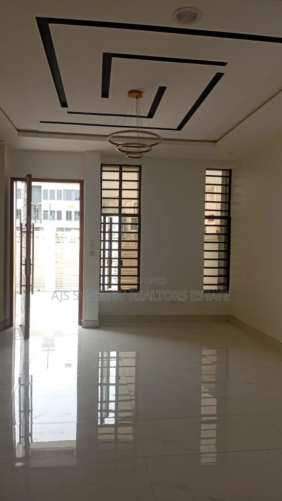 4bdrm Duplex in Chevron for sale