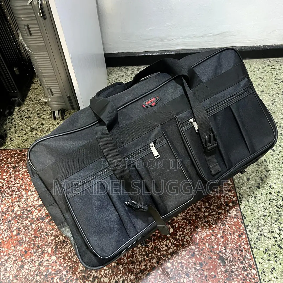 Large Omaya Travel Duffel Bag With Multiple Zip Compartments