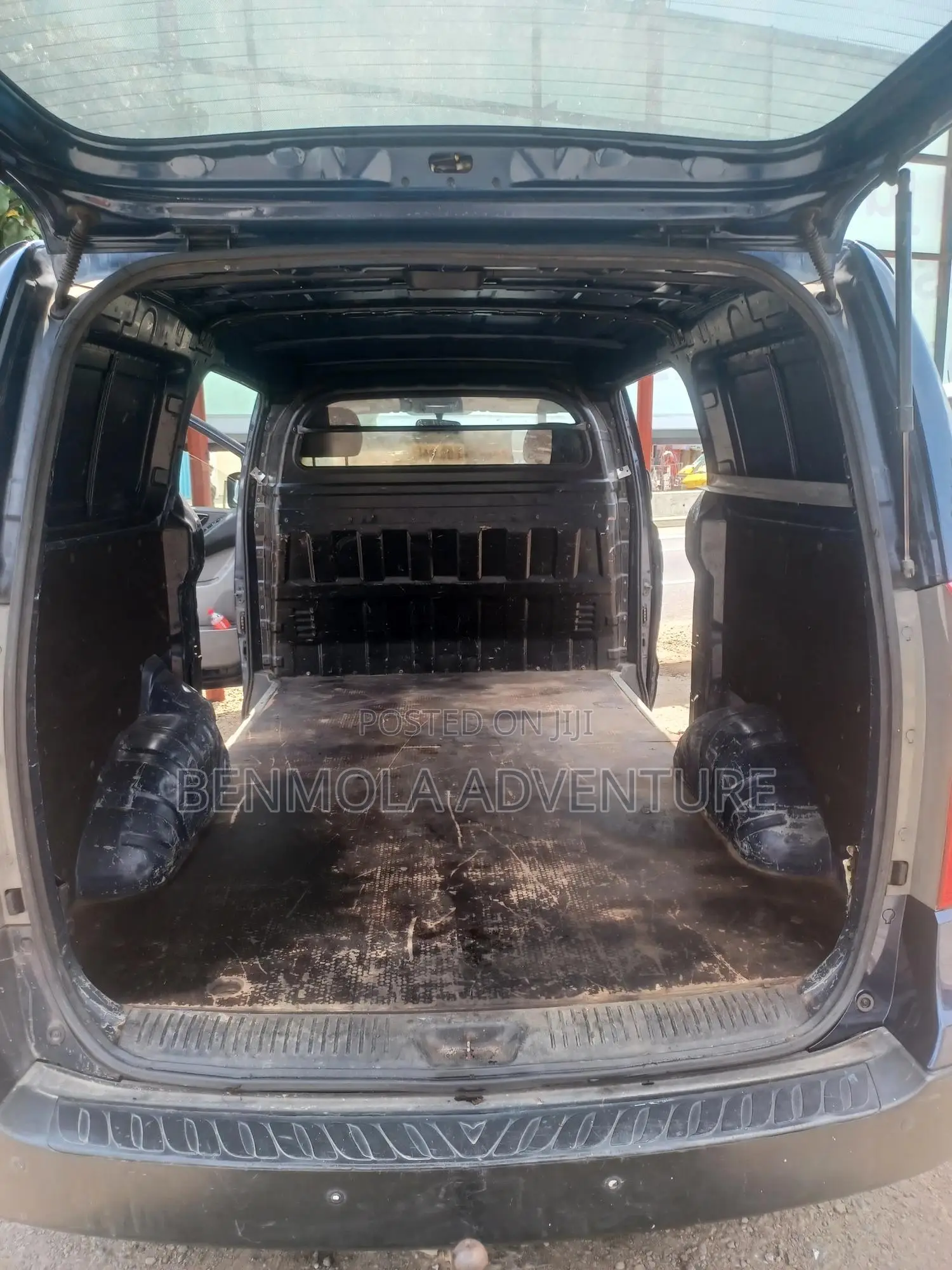 Hyundai H1 2010 Blue