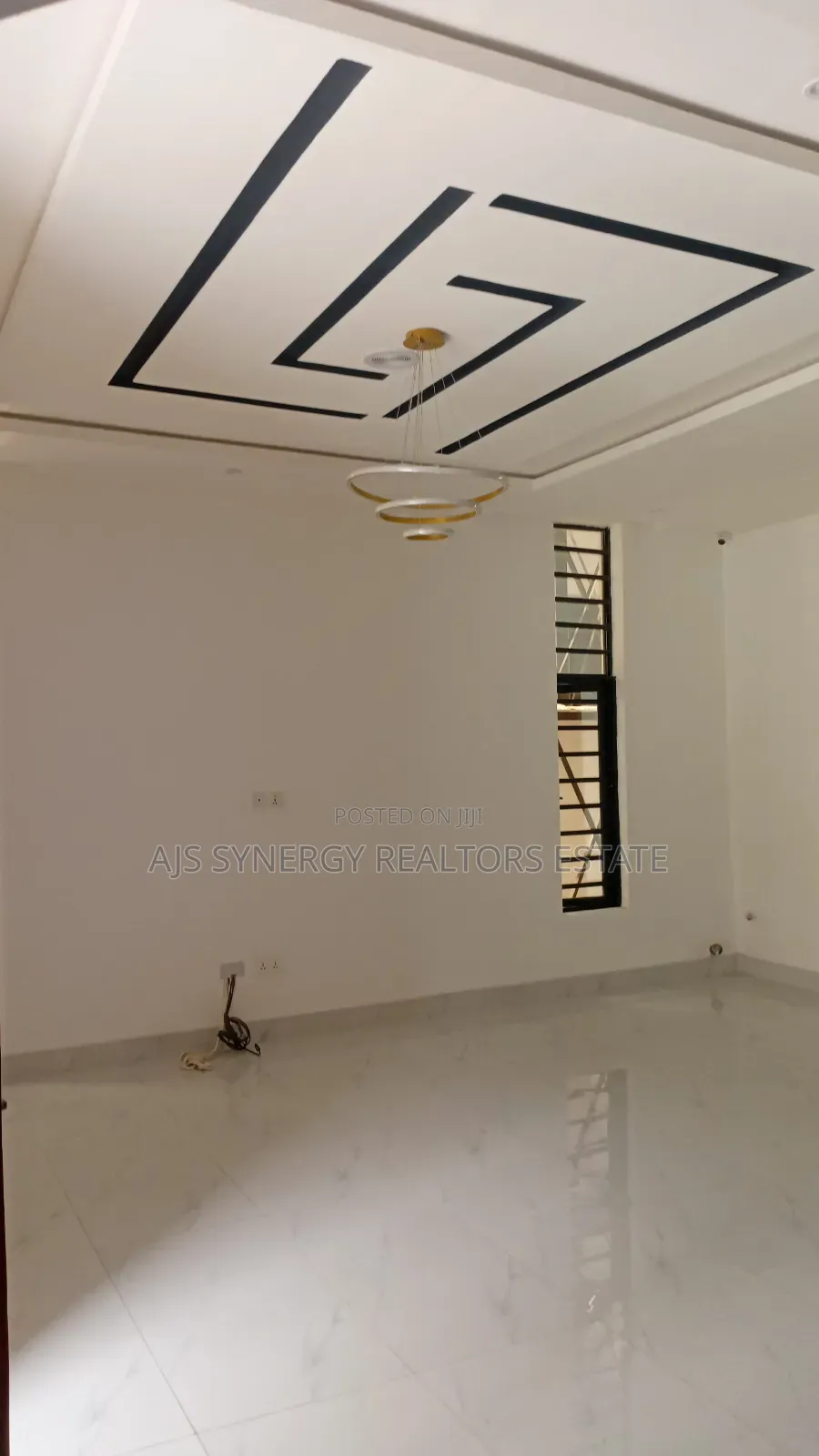 4bdrm Duplex in Chevron for sale