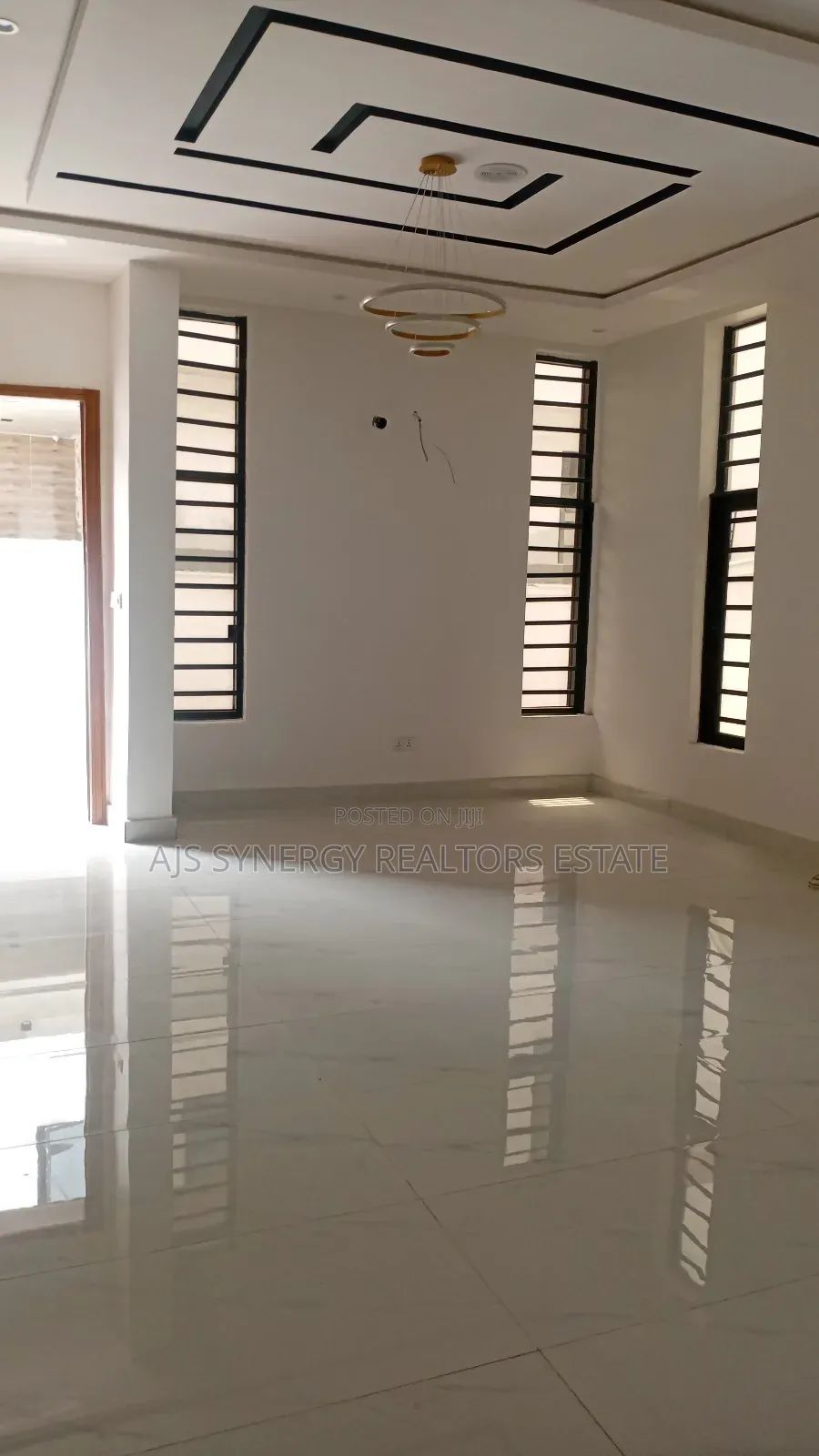 4bdrm Duplex in Chevron for sale