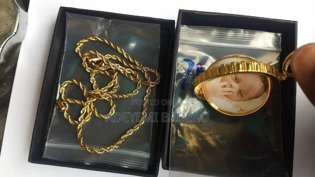 Premium Locket Pendant With Chain (Gold or Silver)