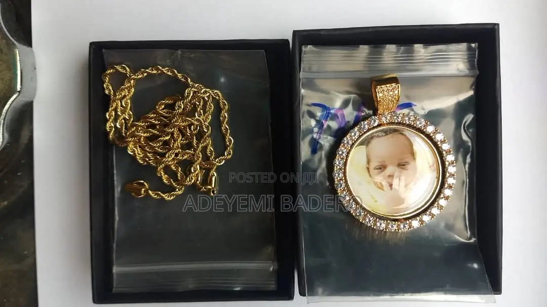 Premium Locket Pendant With Chain (Gold or Silver)