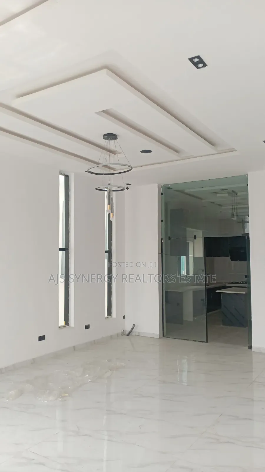 4bdrm Duplex in Chevron for sale
