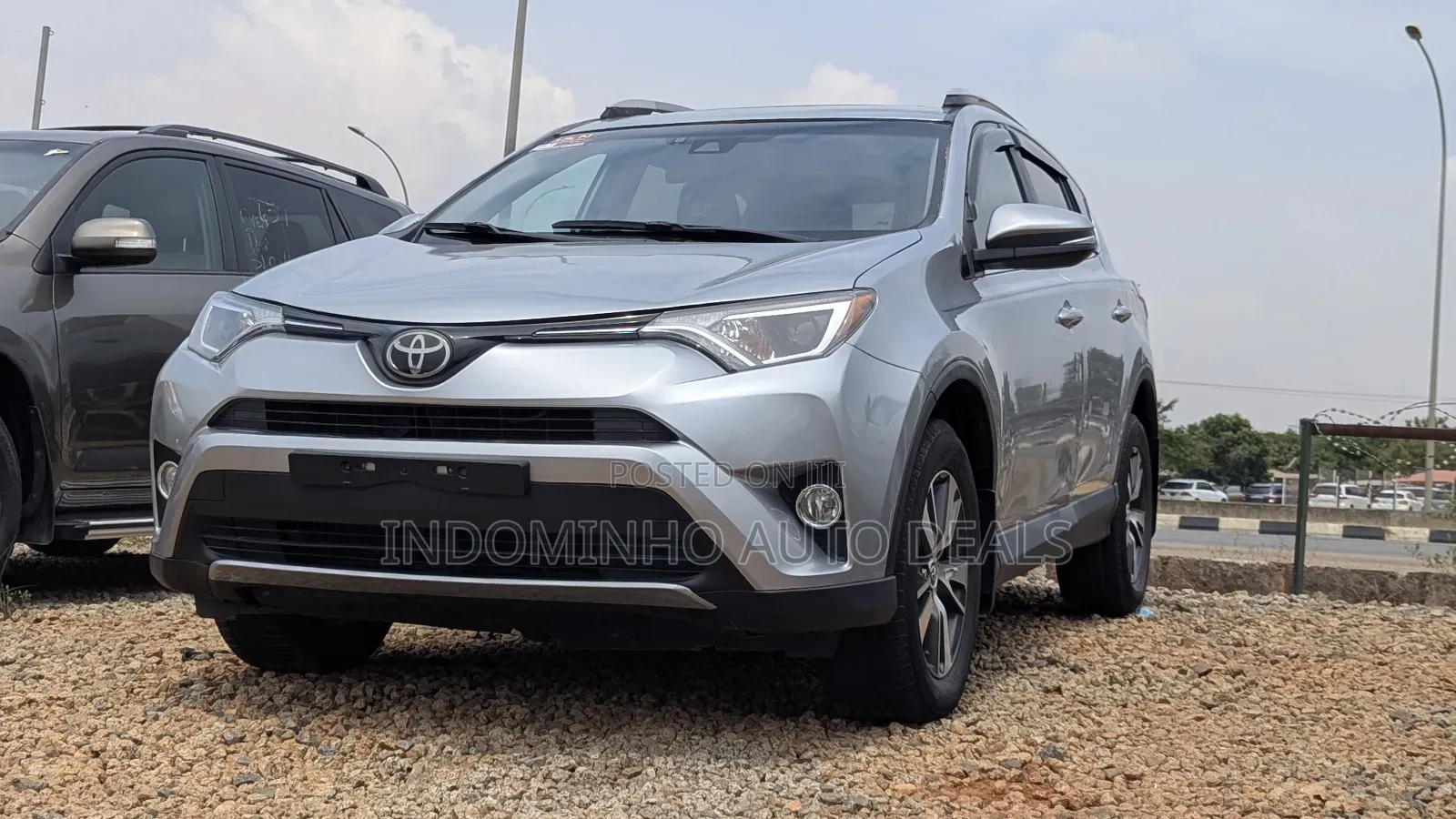 Toyota RAV4 XLE 4dr SUV (2.5L 4cyl 6A) 2018 Silver