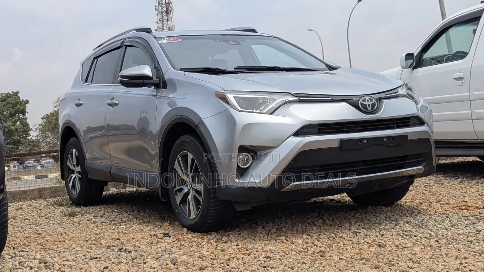Toyota RAV4 XLE 4dr SUV (2.5L 4cyl 6A) 2018 Silver