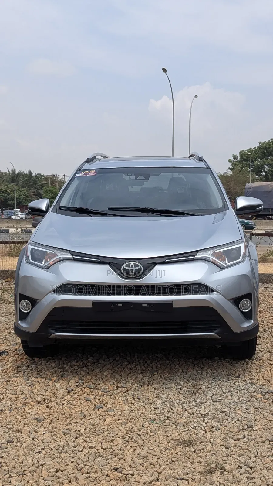 Toyota RAV4 XLE 4dr SUV (2.5L 4cyl 6A) 2018 Silver