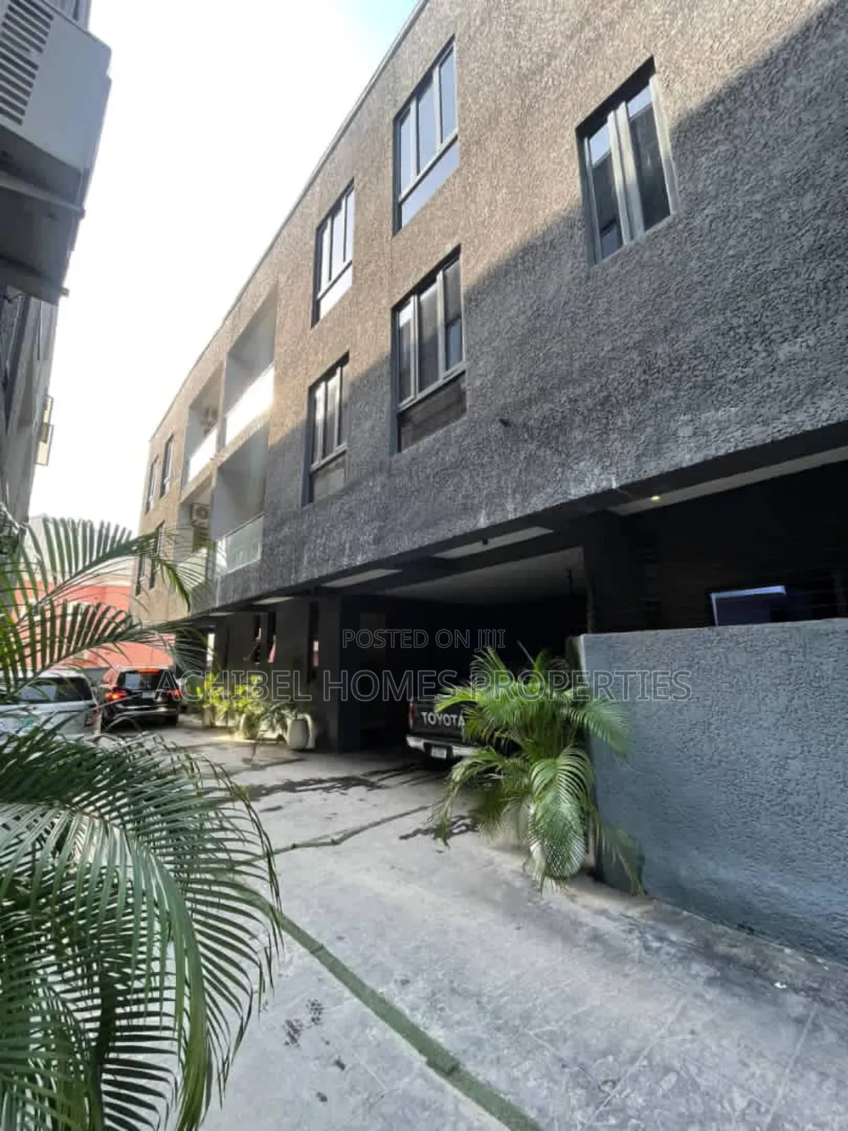 4bdrm House in Lekki Phase 1 for rent