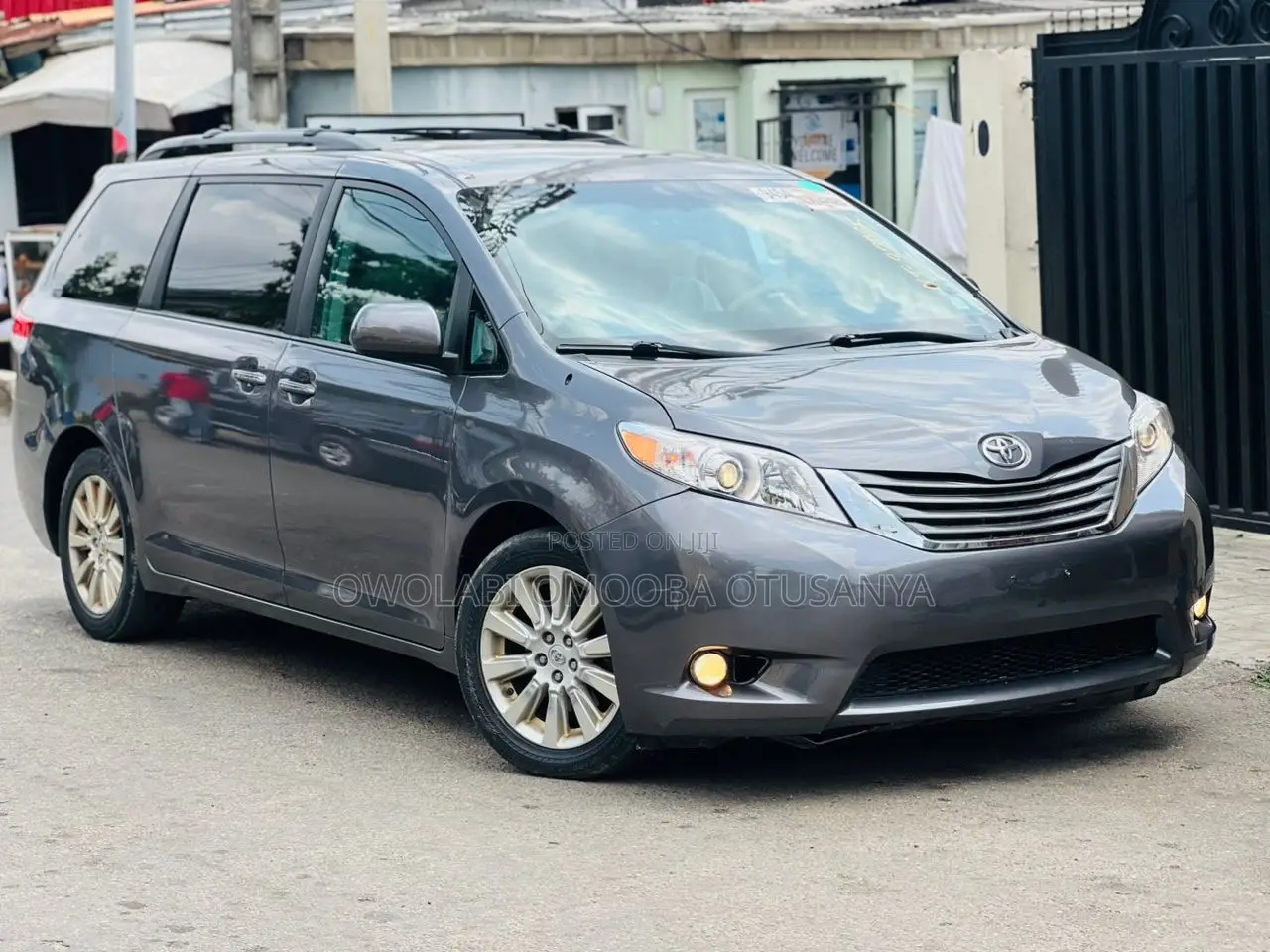 Toyota Sienna XLE AWD 7-Passenger 2013 Gray