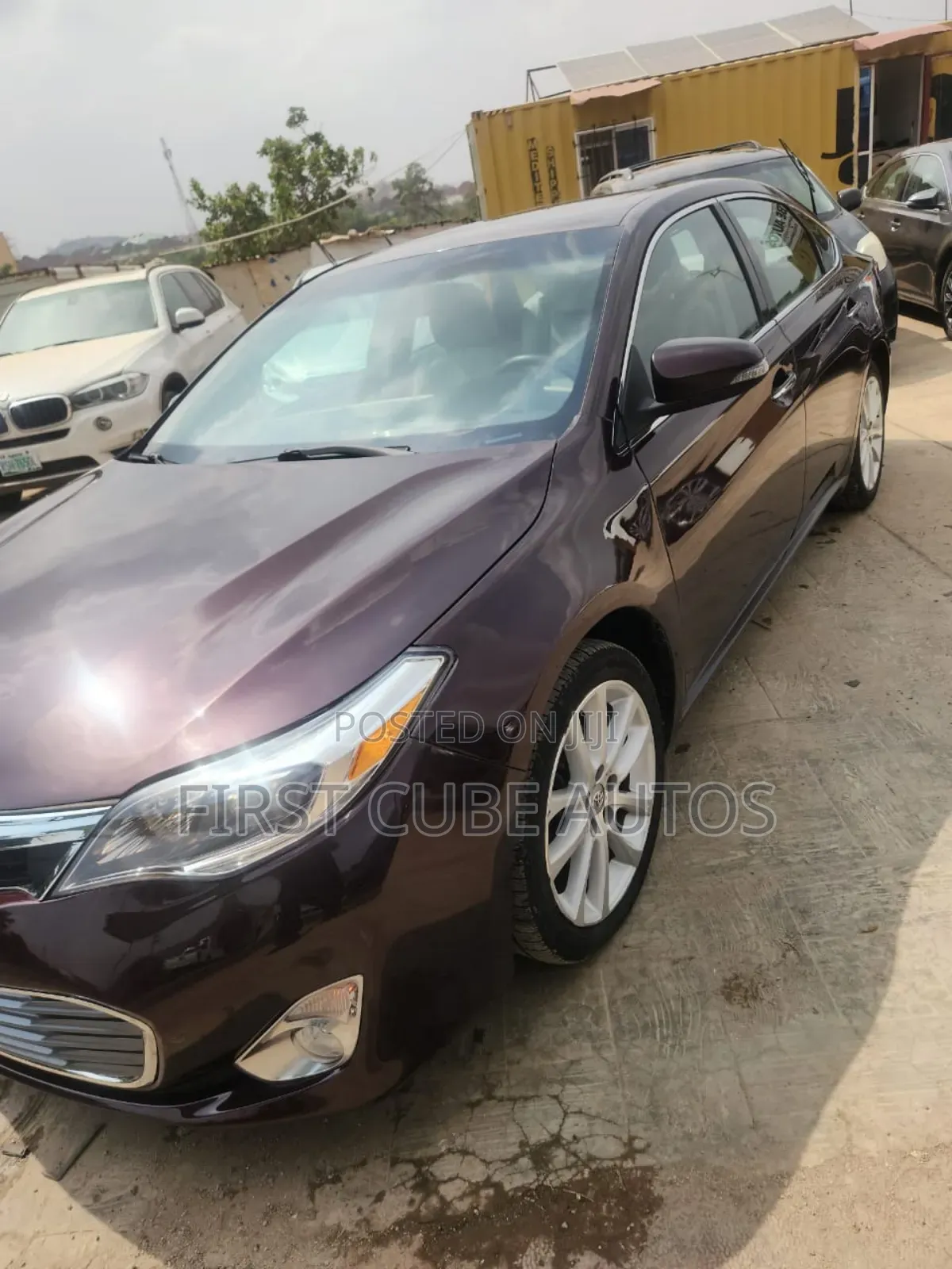 Toyota Avalon XLE Premium Sedan FWD (3.5L 6cyl 6A) 2013 Burgundy