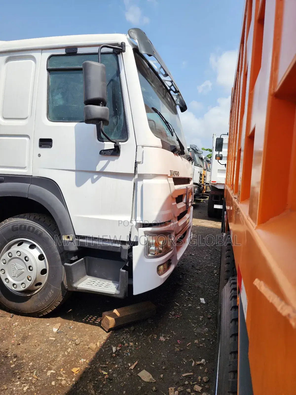 Super Clean Foreign Used Howo Truck Sided Bucket