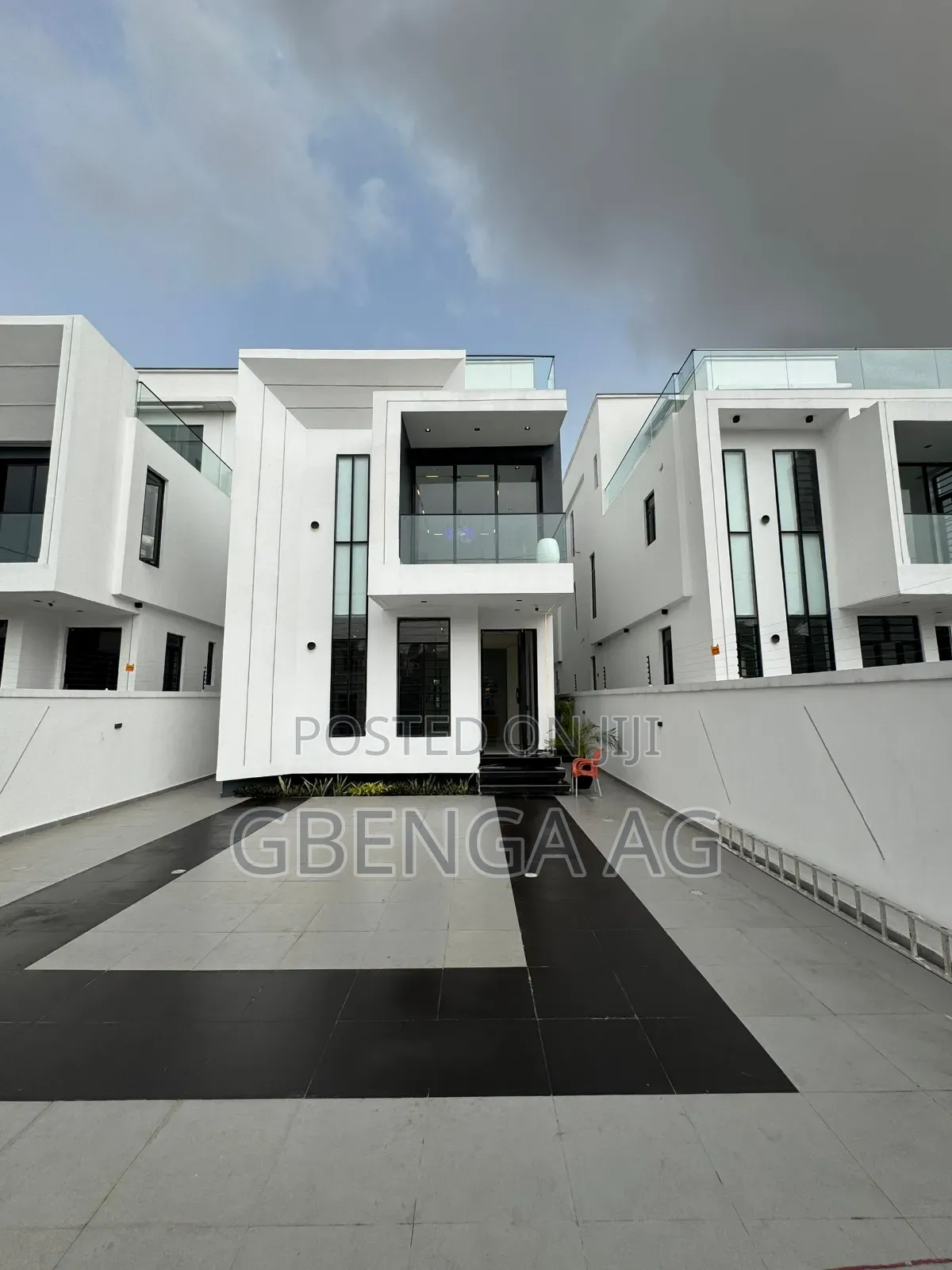 5bdrm Duplex in Lekki Phase 1 for sale