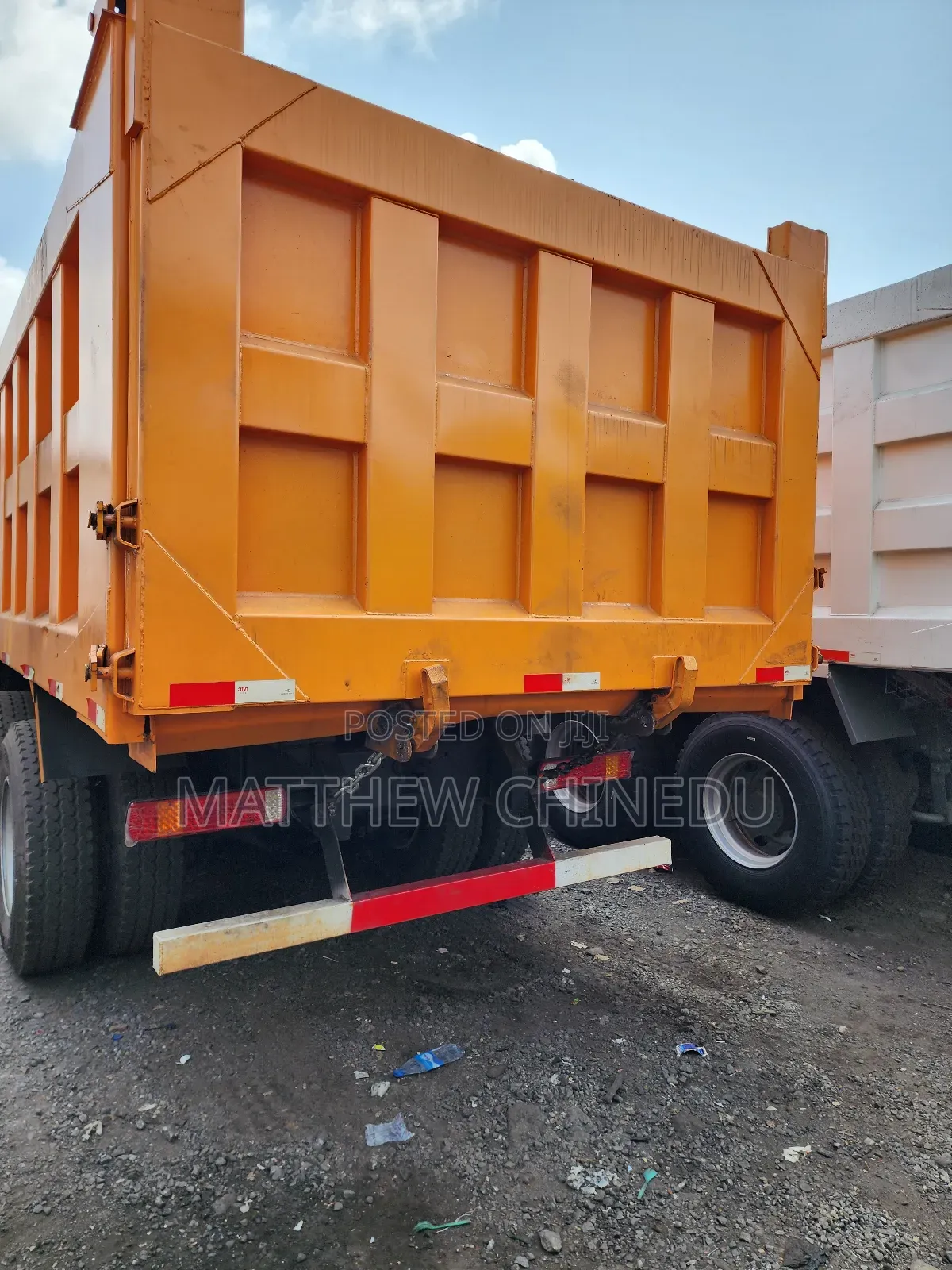 Clean Foreign Used Shacman Tipper 12 Tyres