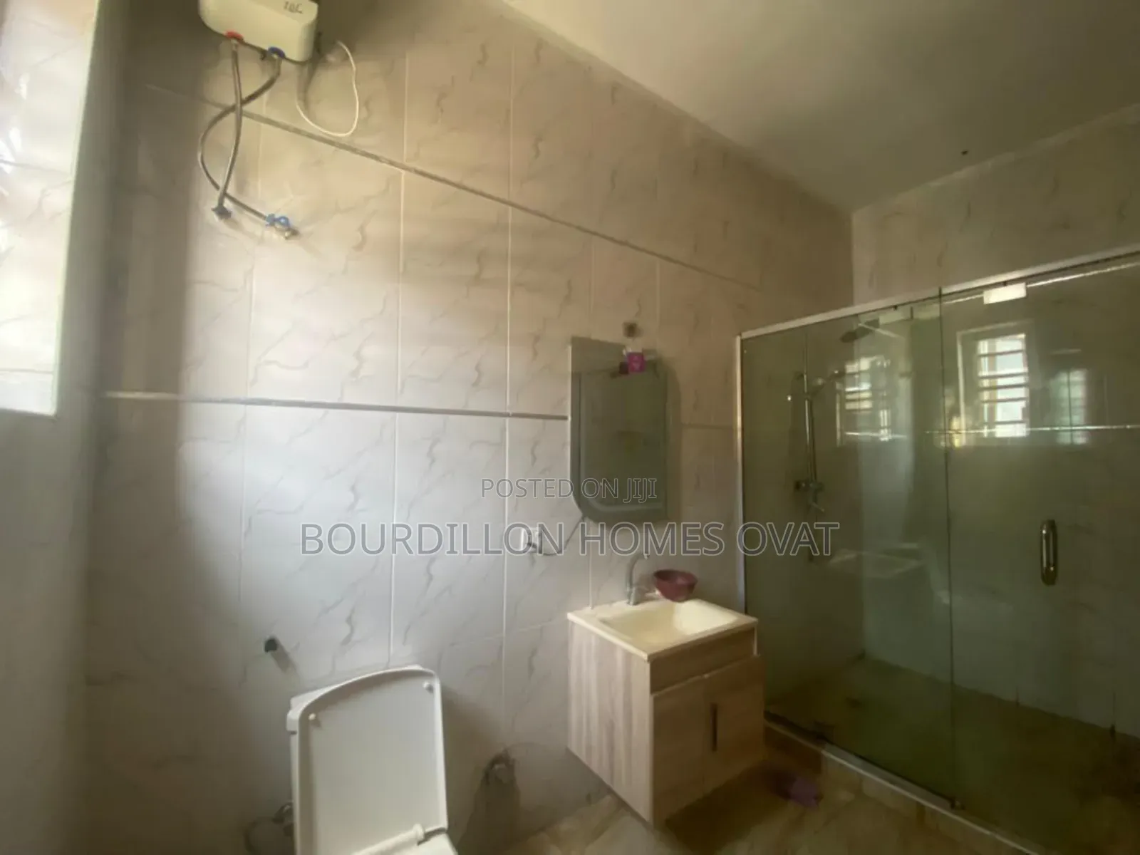 4bdrm Duplex in Harris Drive By Vgc for rent
