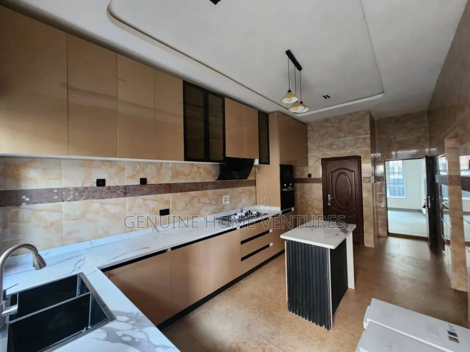 5bdrm Duplex in Idado Estate for sale