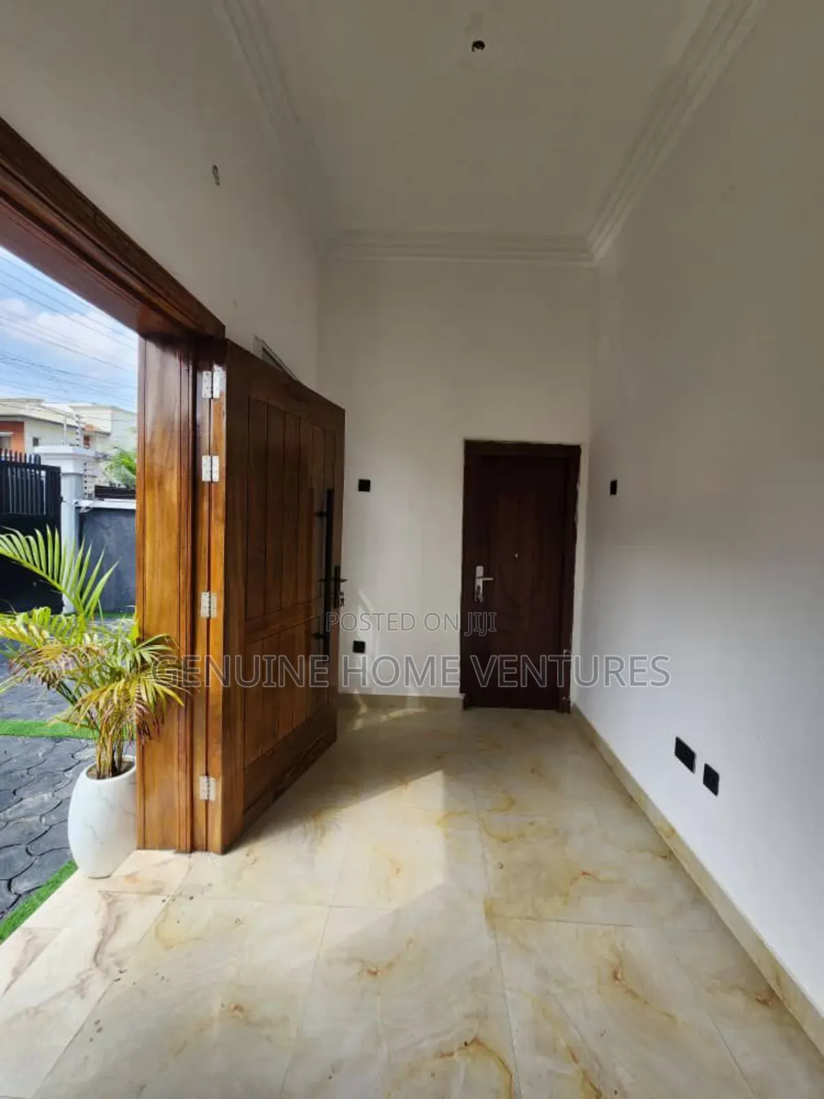 5bdrm Duplex in Idado Estate for sale