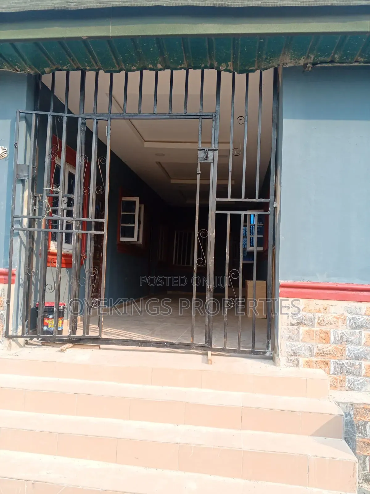 6bdrm Bungalow in Arigbawonwo, Oworonshoki / Gbagada for sale
