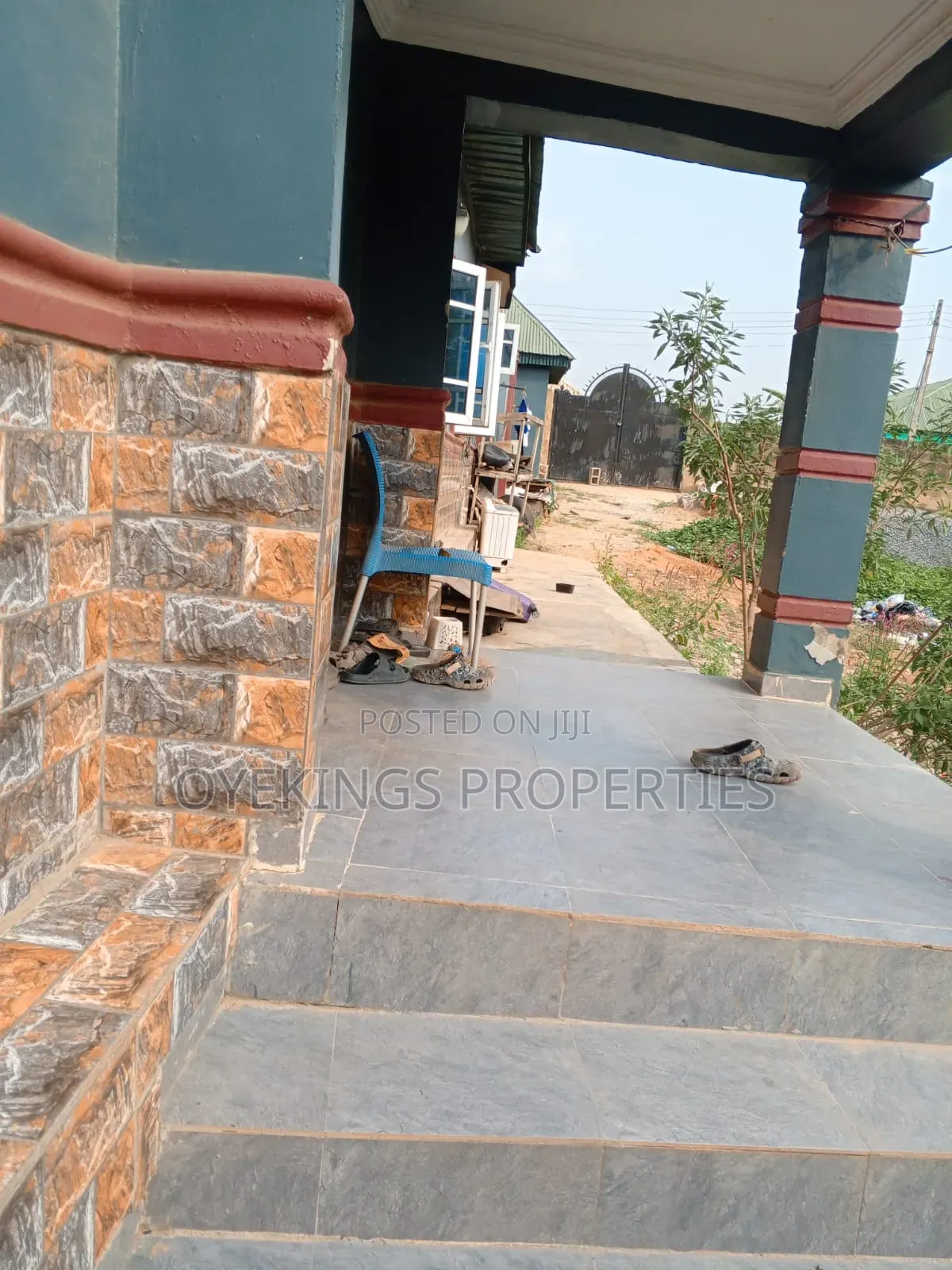 6bdrm Bungalow in Arigbawonwo, Oworonshoki / Gbagada for sale