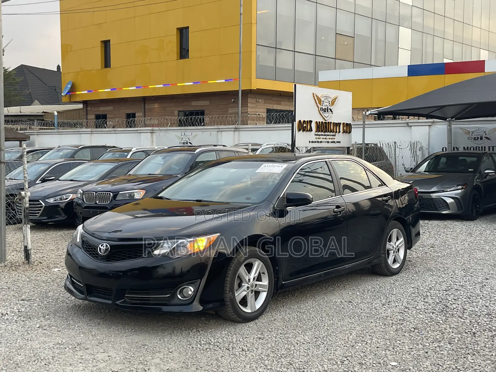 Toyota Camry SE 4dr Sedan (2.5L 4cyl 6A) 2013 Black