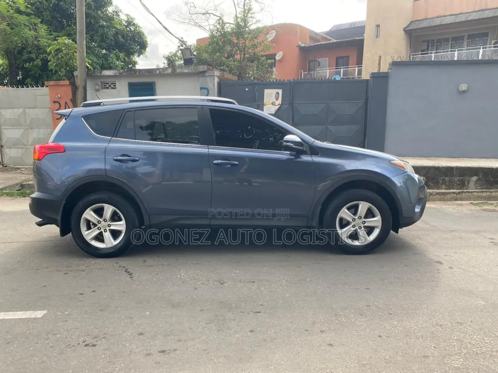 Toyota RAV4 LE FWD (2.5L 4cyl 6A) 2013 Blue