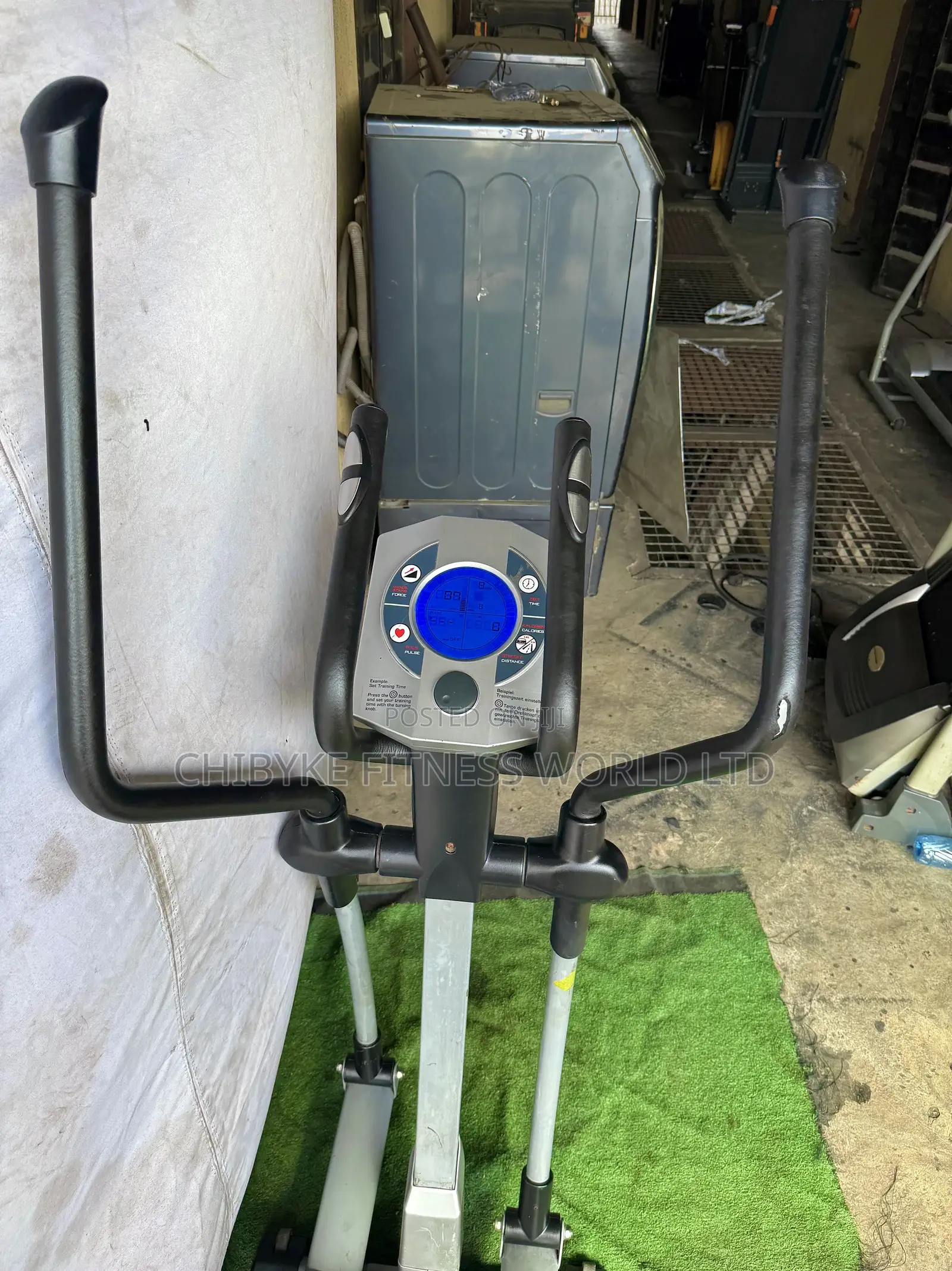 Commercial Eliptical Trainer