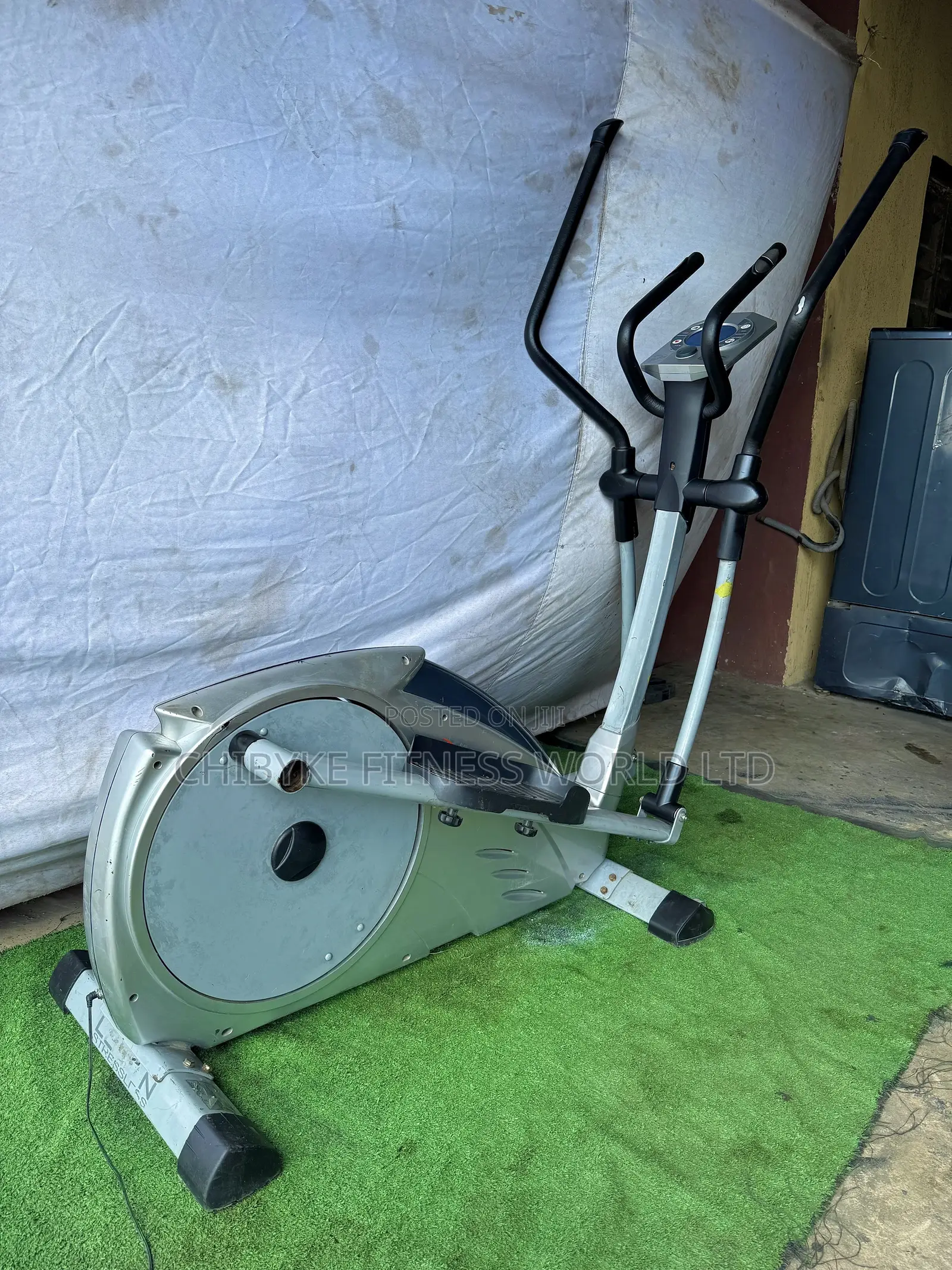 Commercial Eliptical Trainer
