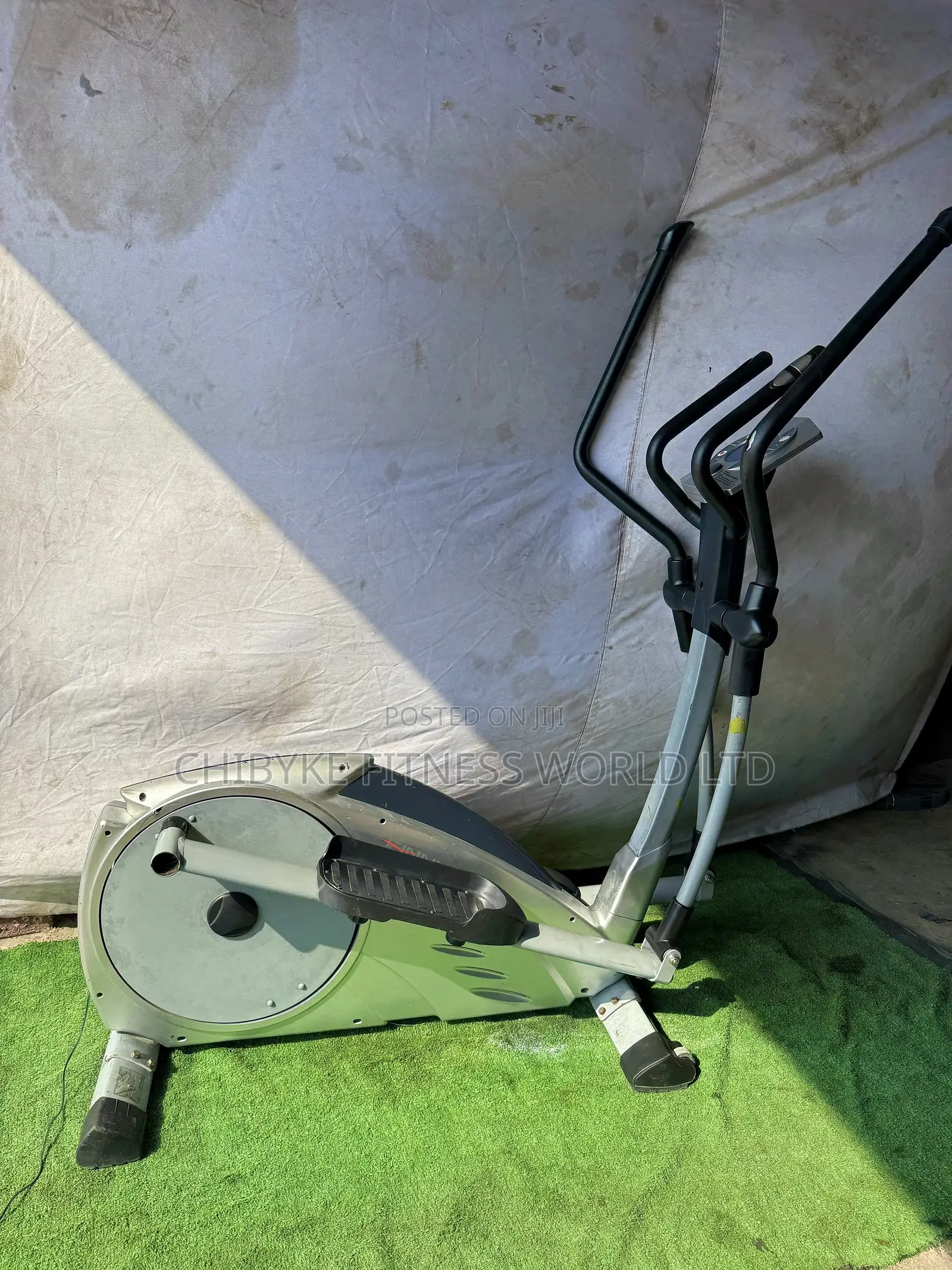 Commercial Eliptical Trainer