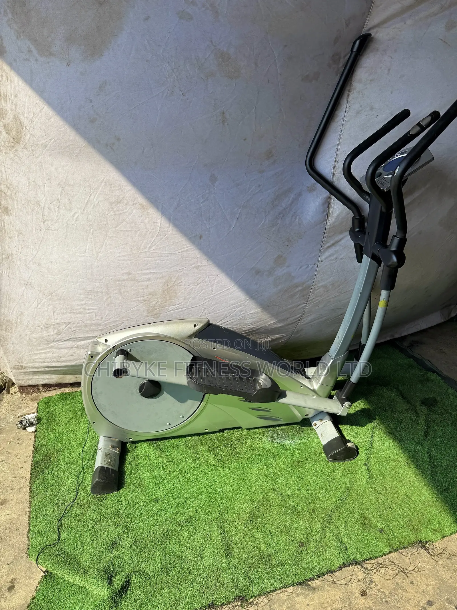 Commercial Eliptical Trainer
