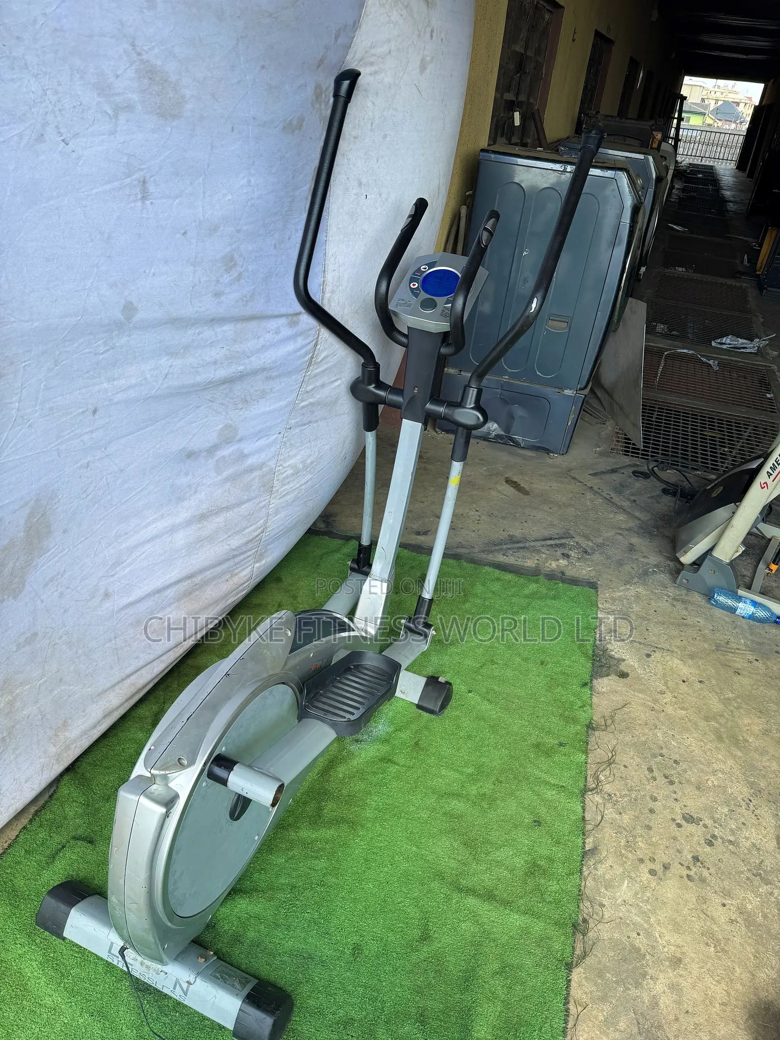 Commercial Eliptical Trainer