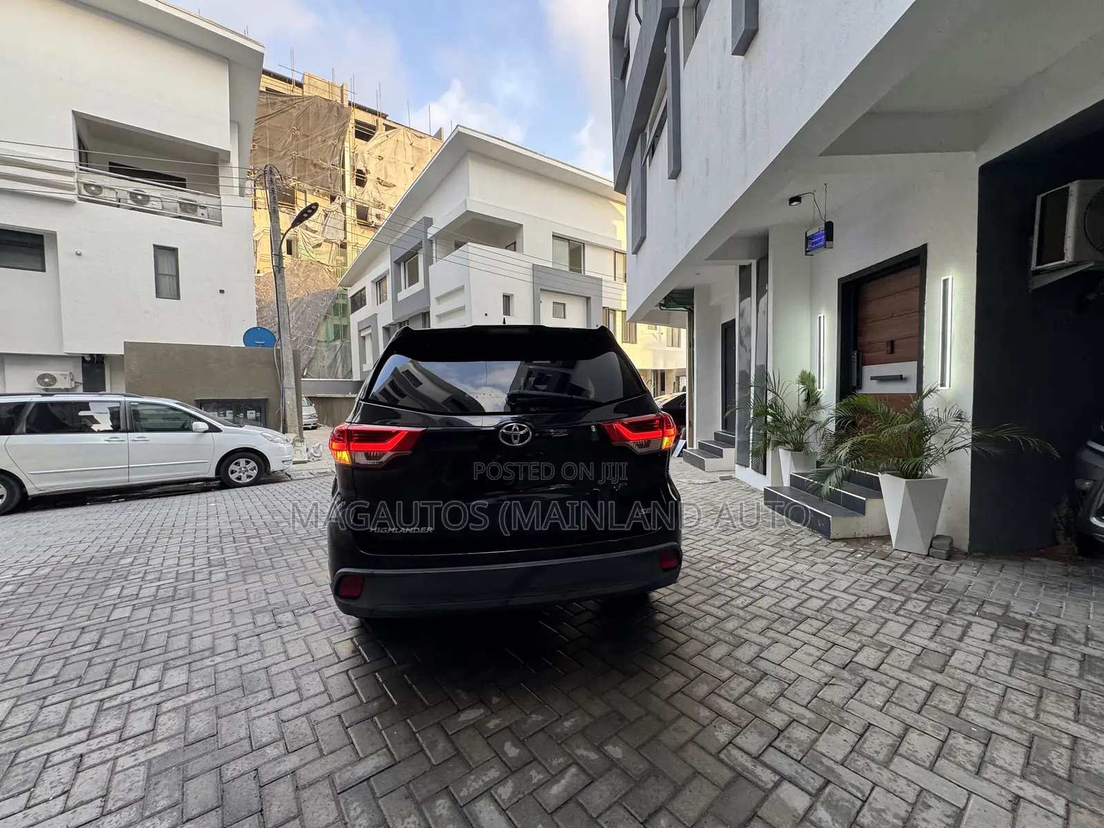 Toyota Highlander SE 4x2 V6 (3.5L 6cyl 8A) 2017 Black