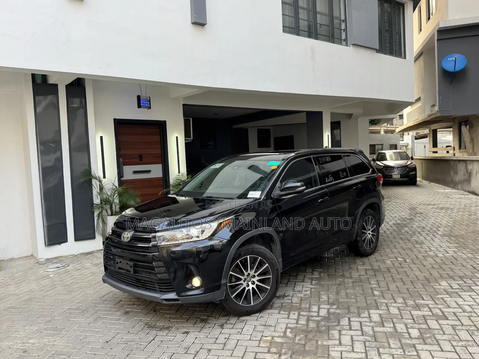 Toyota Highlander SE 4x2 V6 (3.5L 6cyl 8A) 2017 Black