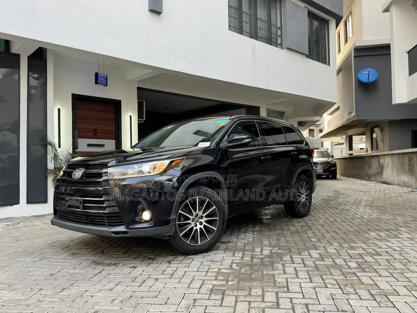 Toyota Highlander SE 4x2 V6 (3.5L 6cyl 8A) 2017 Black
