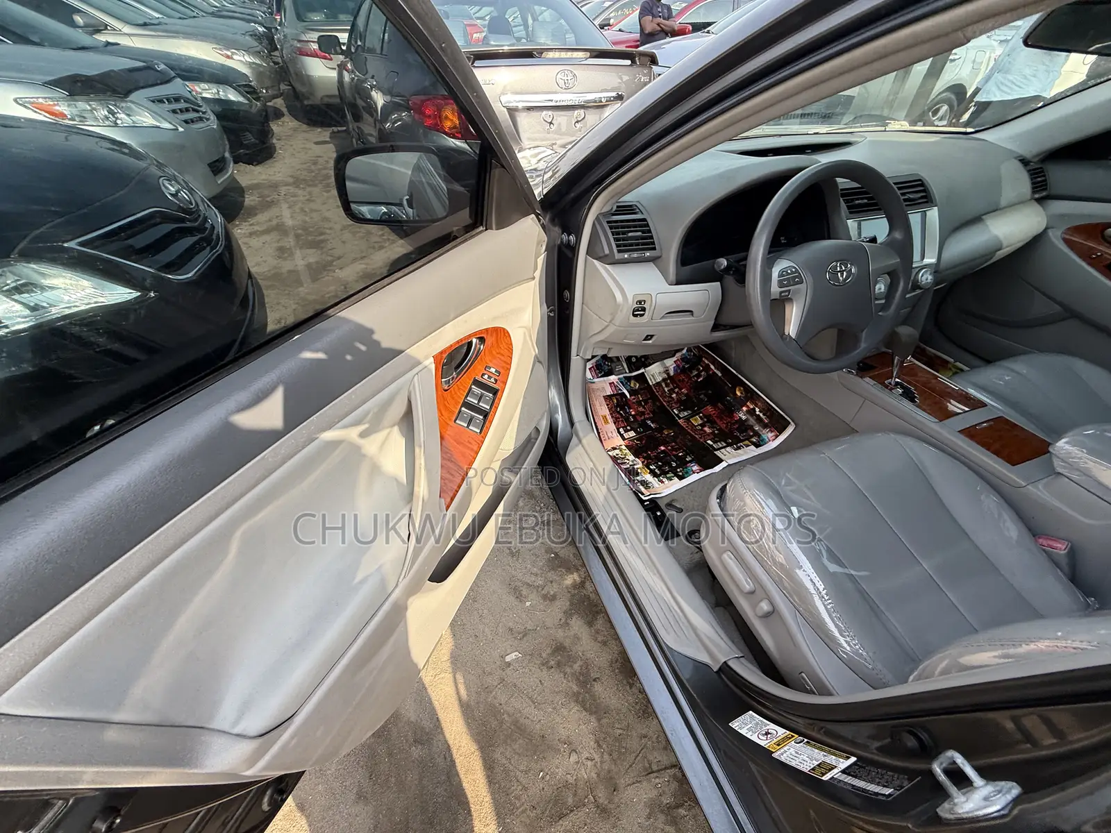 Toyota Camry LE 4dr Sedan (2.5L 4cyl 6A) 2011 Gray