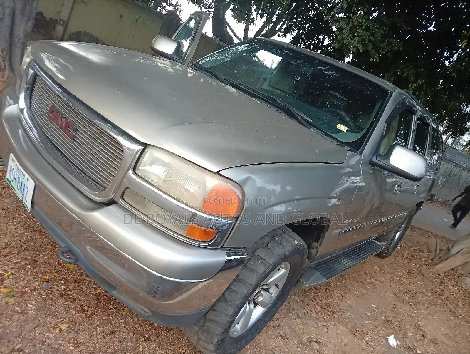 GMC Yukon Denali 2011 Silver