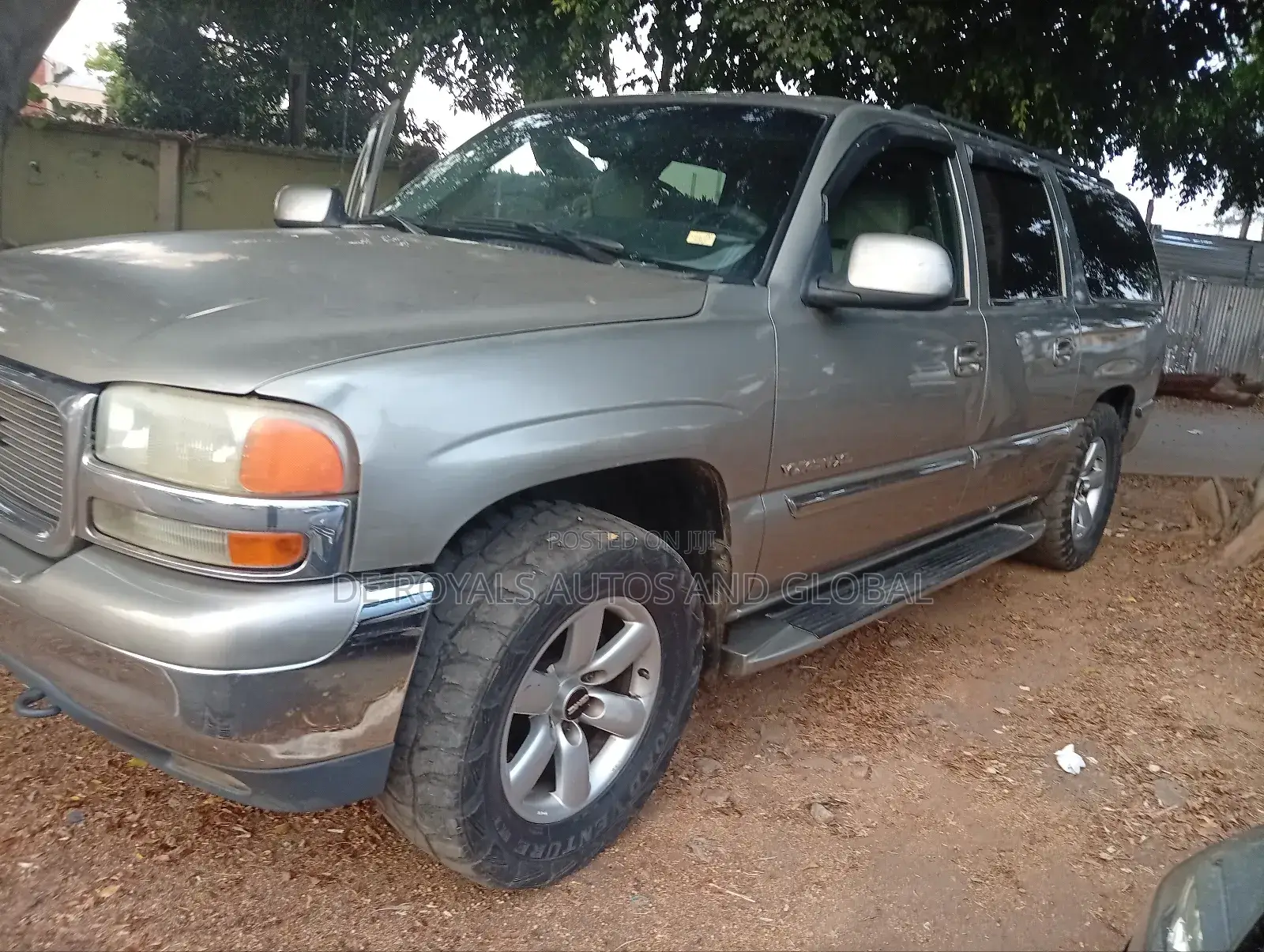 GMC Yukon Denali 2011 Silver