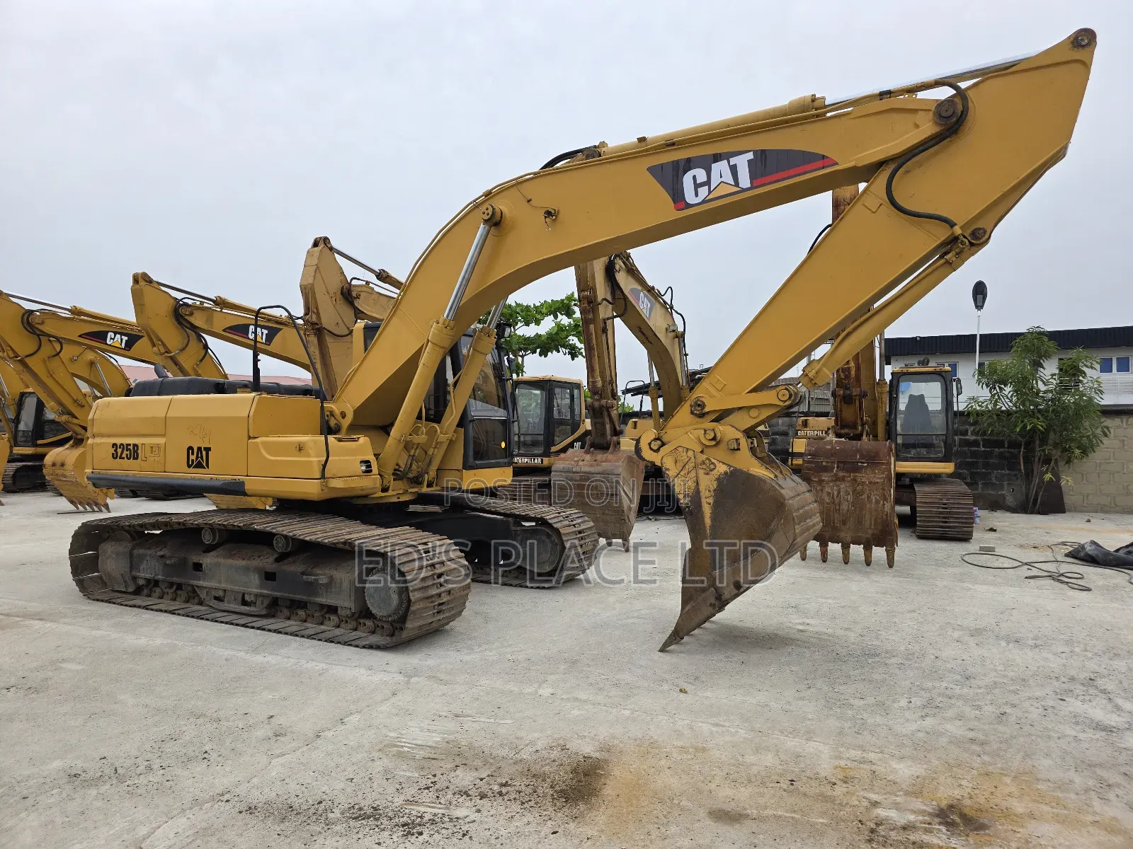325bl Caterpillar Excavator.