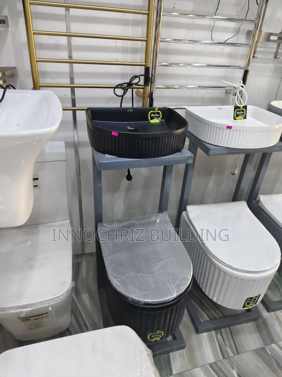 Black Conceal Wc With Basin