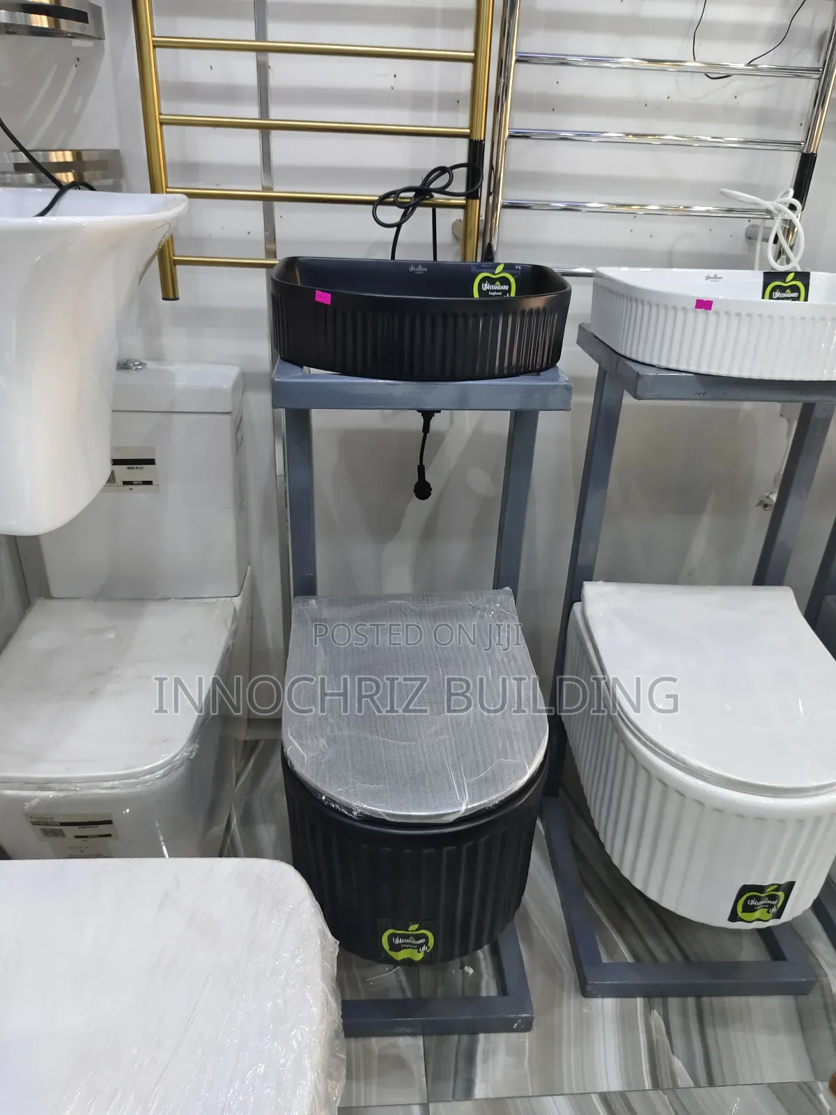 Black Conceal Wc With Basin