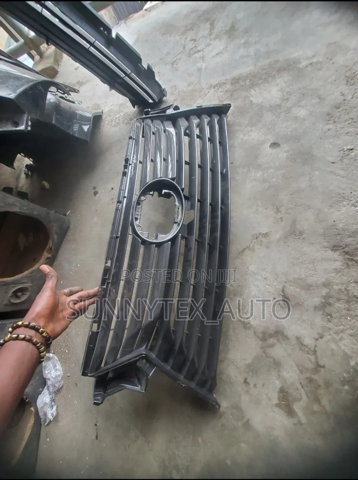 Front Grill Rx350 2017-2018 Camera Hole