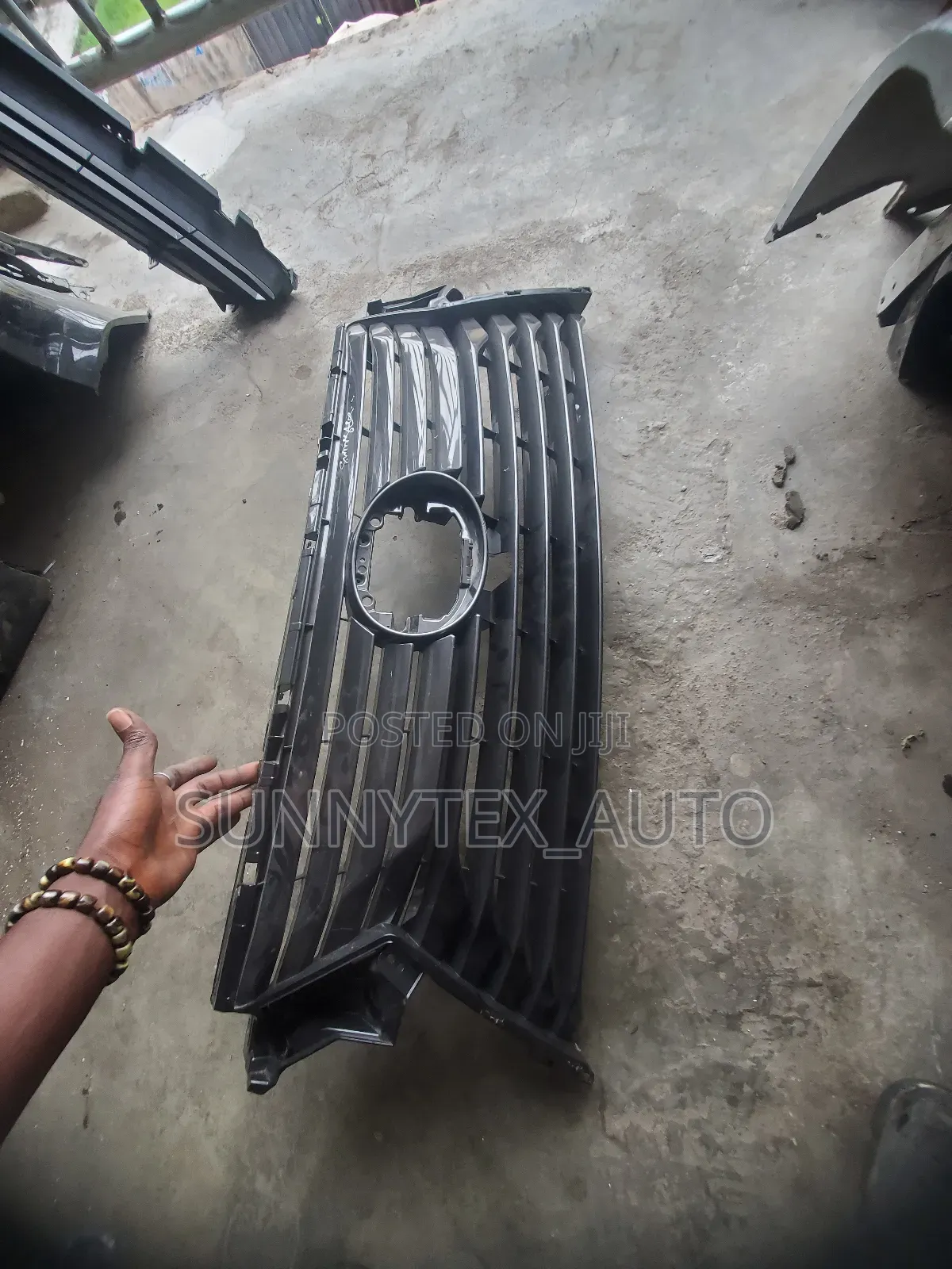 Front Grill Rx350 2017-2018 Camera Hole