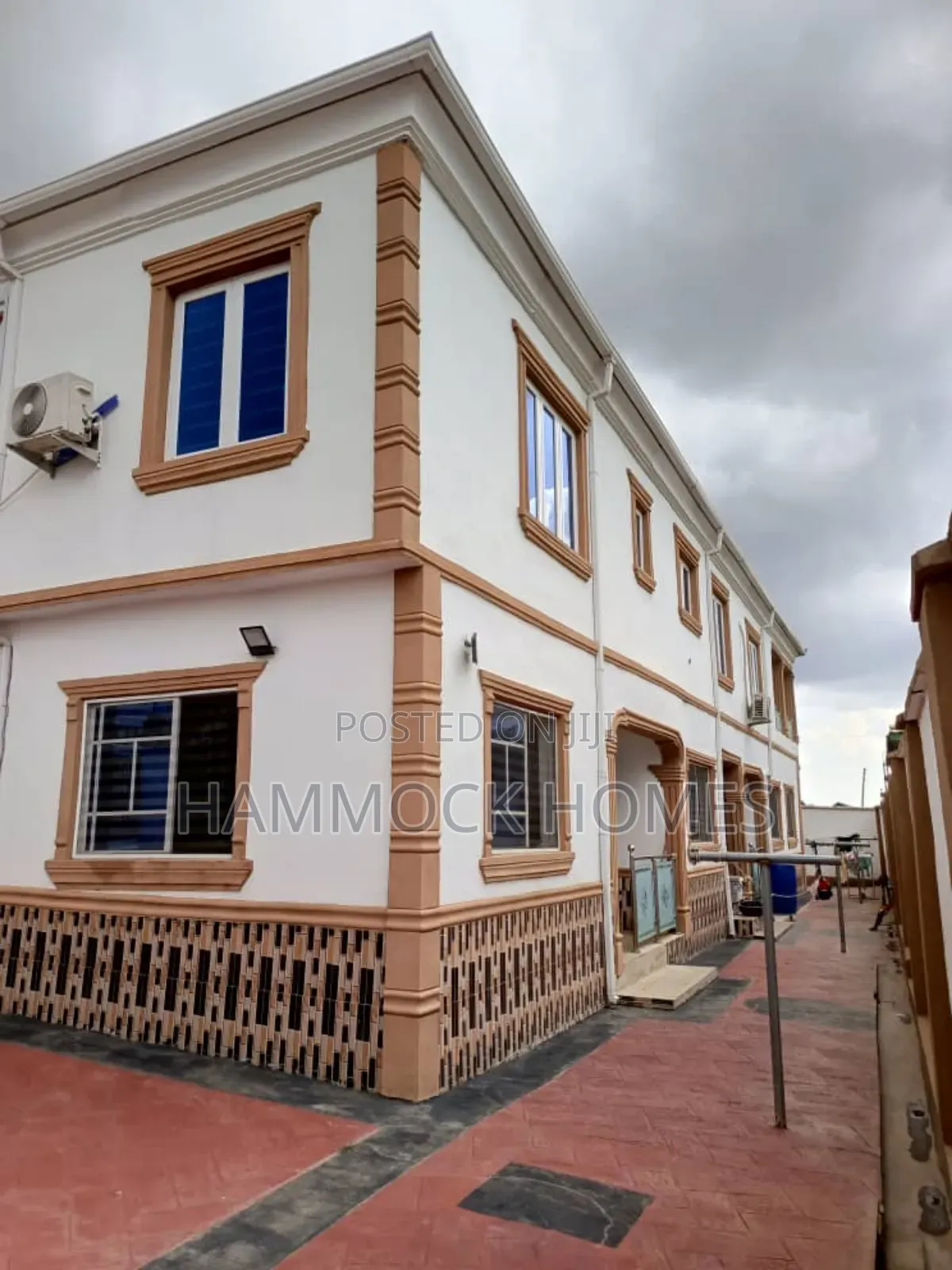 8bdrm Block of Flats in Airport 2Nd Gate, Alakia for sale