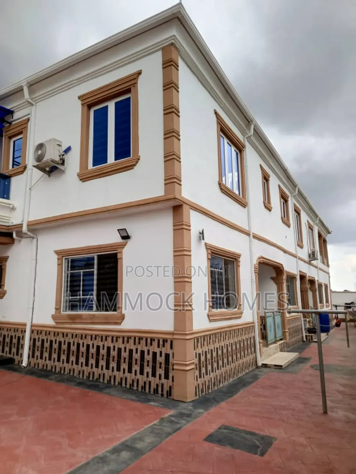 8bdrm Block of Flats in Airport 2Nd Gate, Alakia for sale