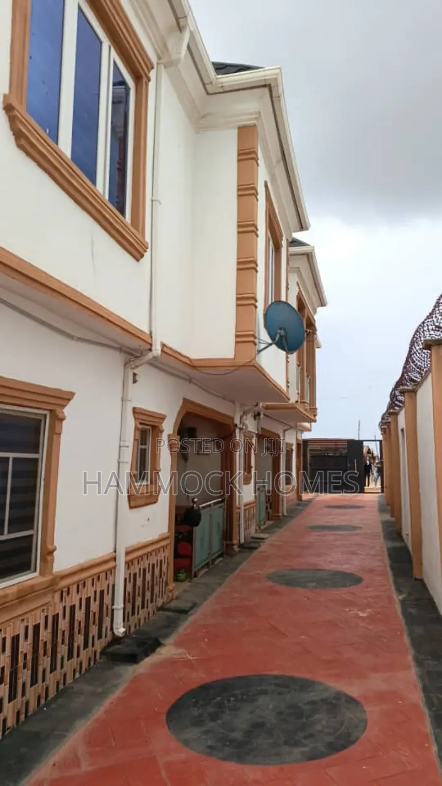 8bdrm Block of Flats in Airport 2Nd Gate, Alakia for sale