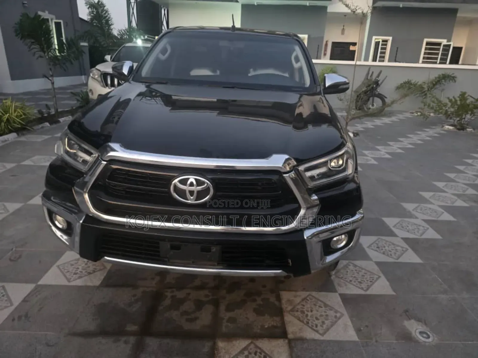 Toyota Hilux 2021 Black