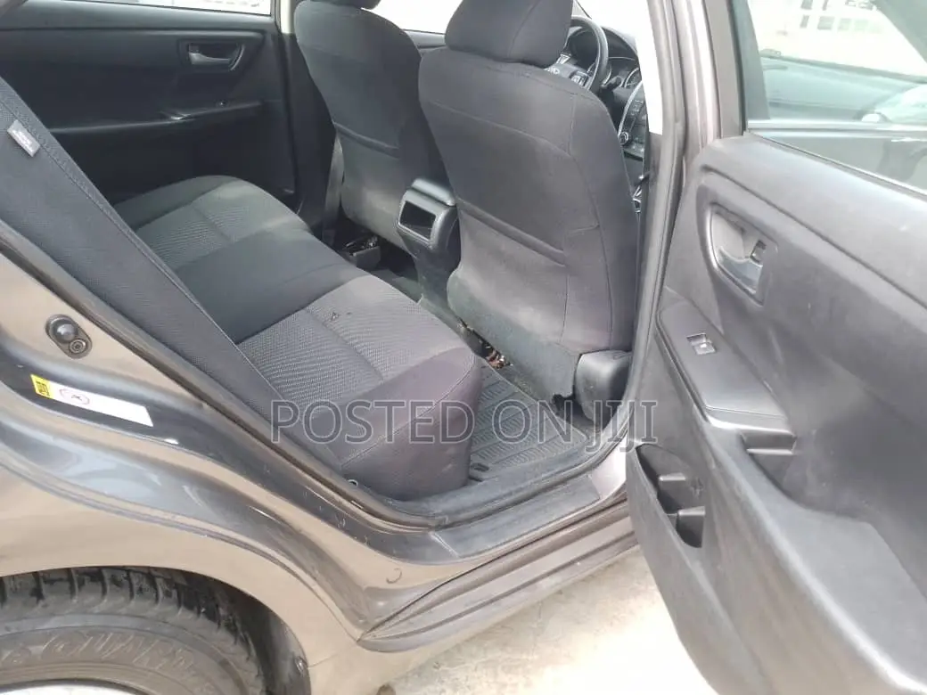 Toyota Camry LE 4dr Sedan (2.5L 4cyl 6A) 2017 Gray