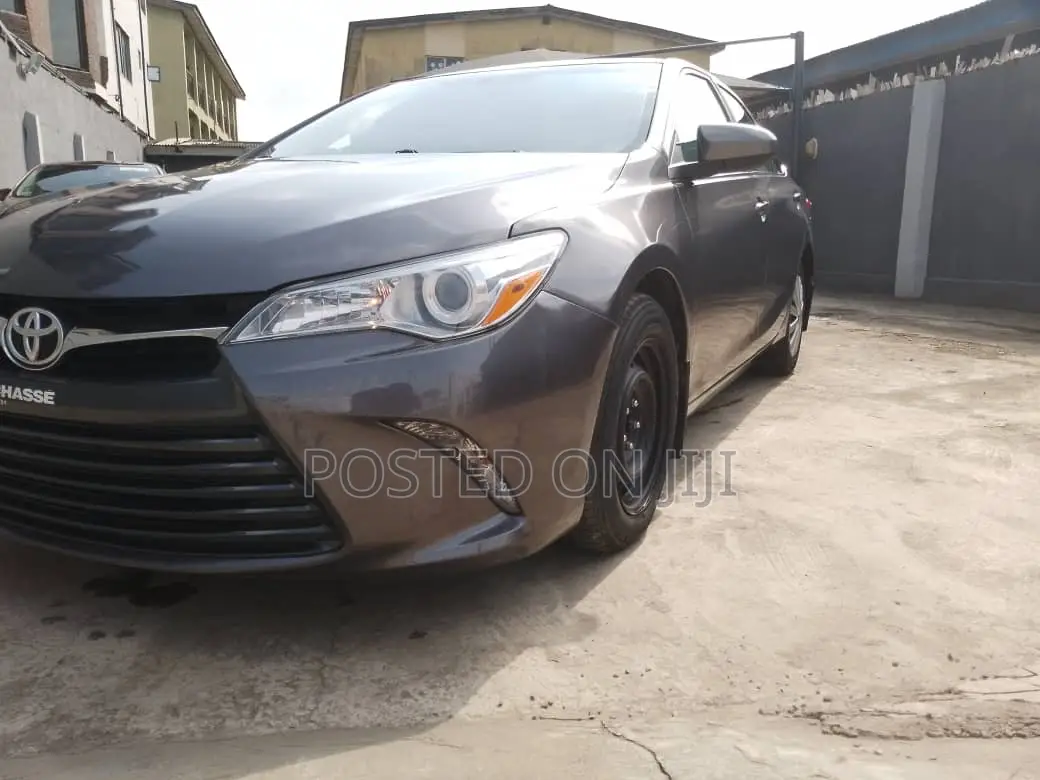 Toyota Camry LE 4dr Sedan (2.5L 4cyl 6A) 2017 Gray