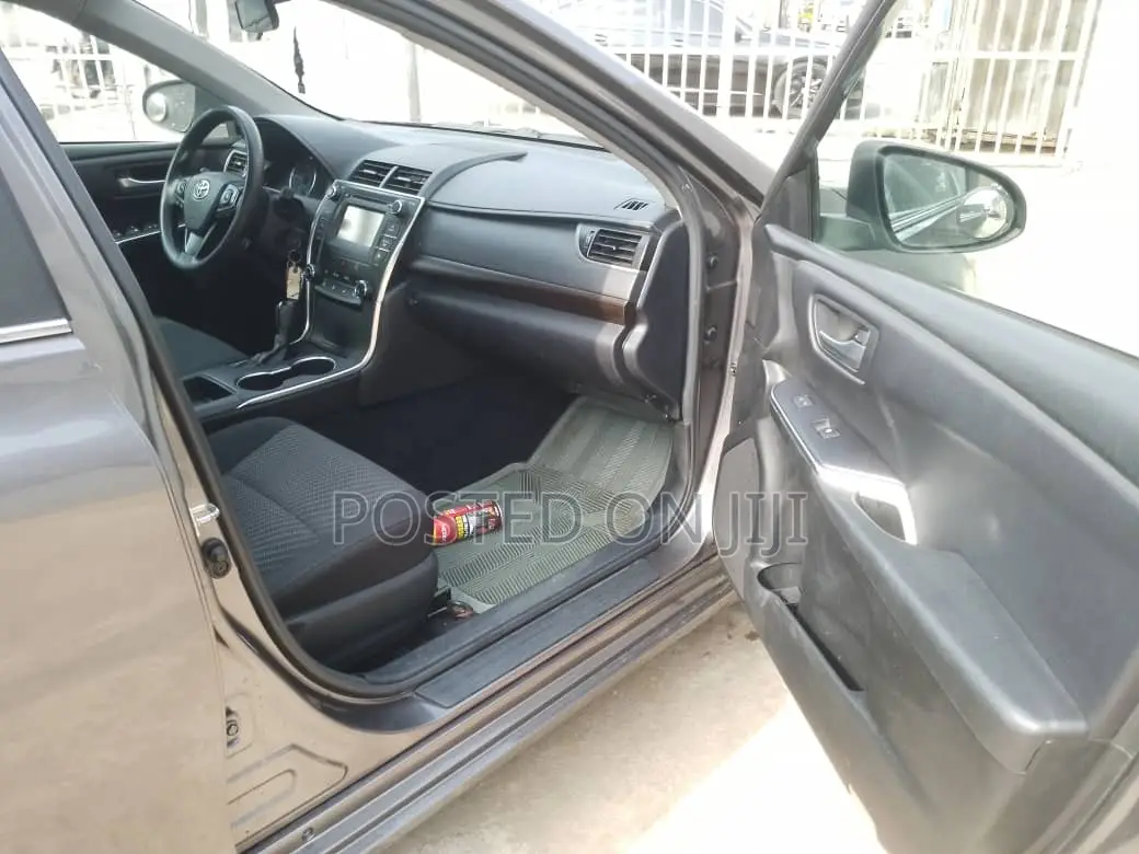 Toyota Camry LE 4dr Sedan (2.5L 4cyl 6A) 2017 Gray