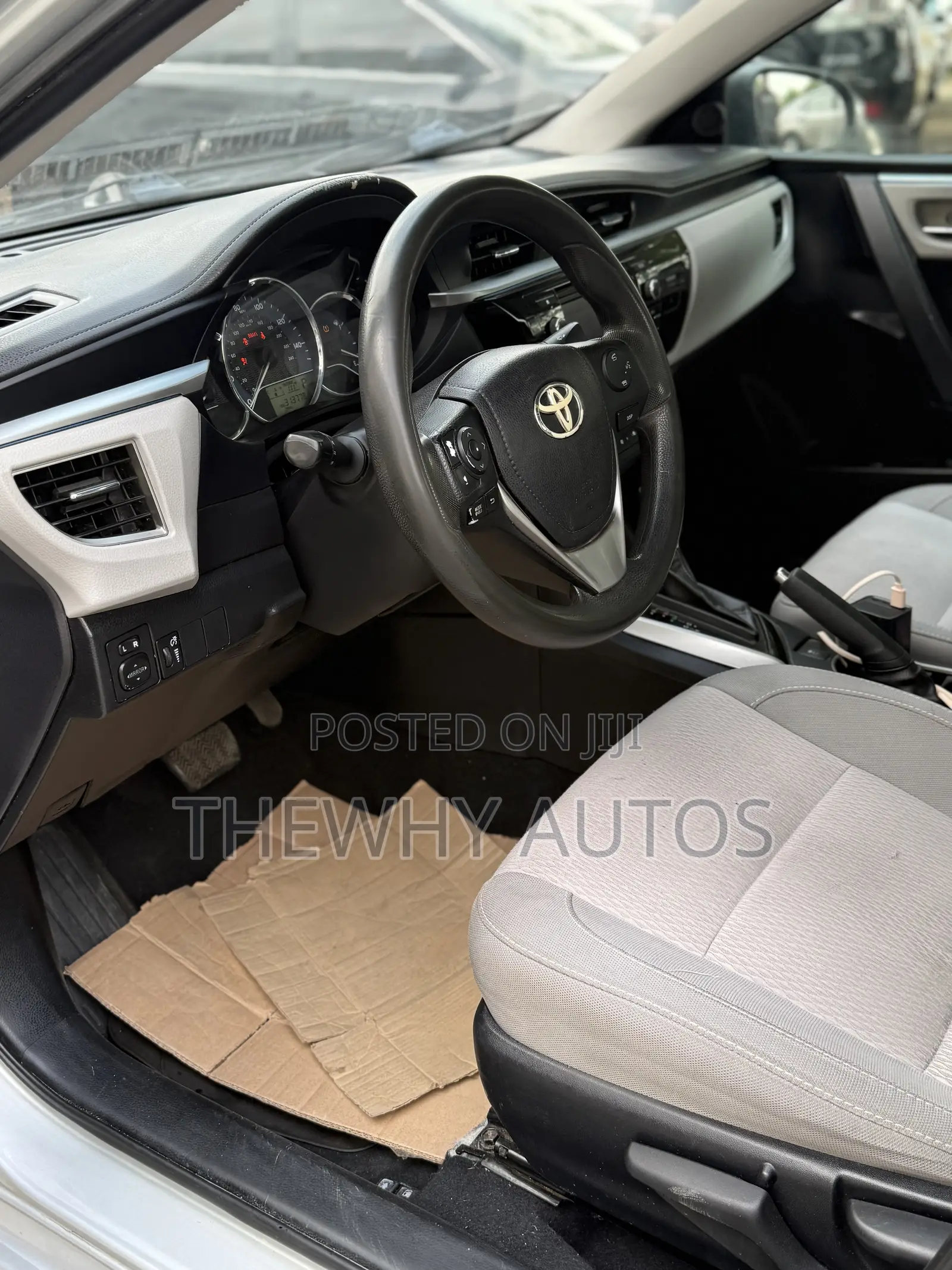 Toyota Corolla LE 4dr Sedan (1.8L 4cyl CVT) 2015 Silver