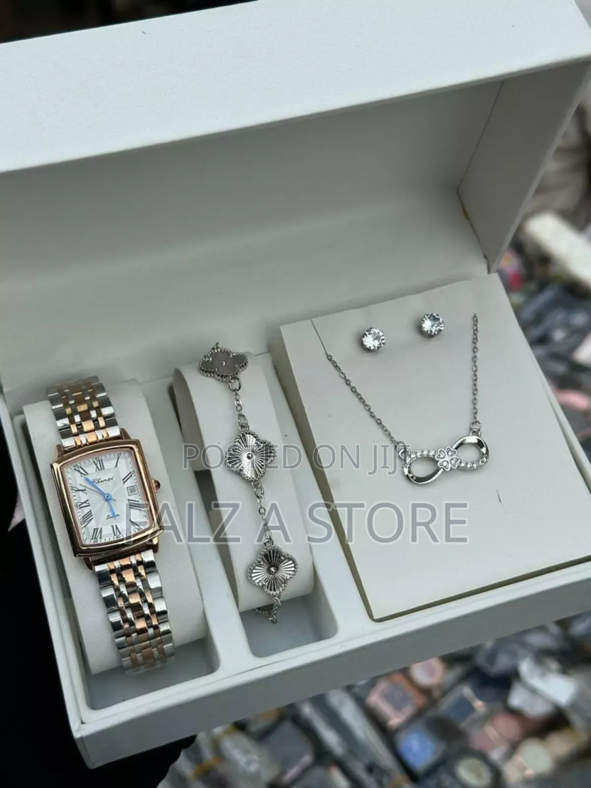 A Combo Set of Watch for Your Babe Is Available (Set of Wristwatch)